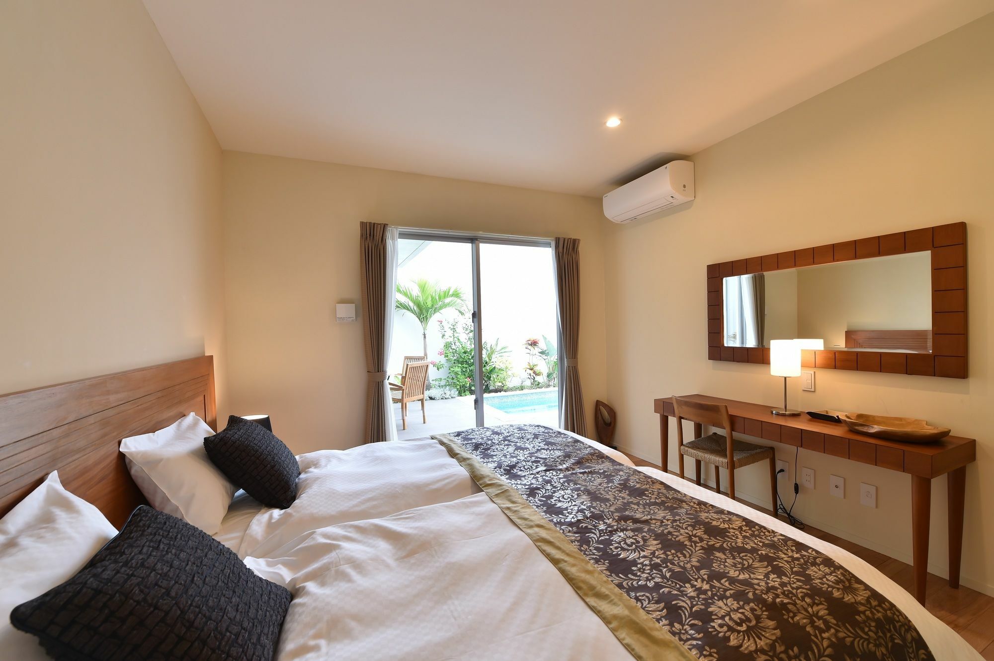 Feliz Villa Suite Miyakojima Ueno Exterior photo